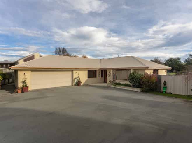 33 Essex Street, Weston