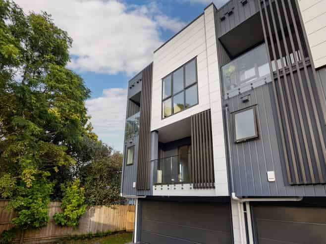 10/12 King Edward Avenue, Epsom