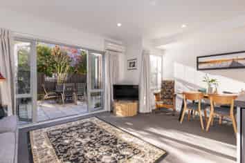 7 Henley Green, Northwood