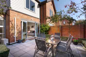 7 Henley Green, Northwood