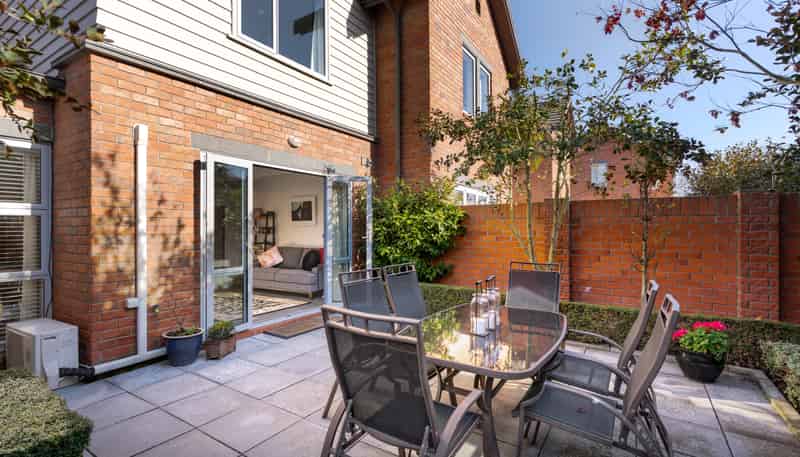 7 Henley Green, Northwood