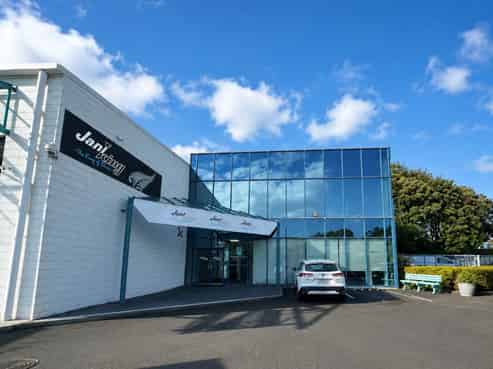 RARE ROSEDALE OFFICE - 15 CAR PARKS
