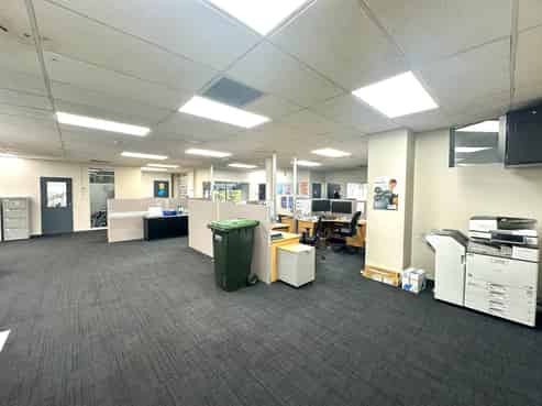 RARE ROSEDALE OFFICE - 15 CAR PARKS
