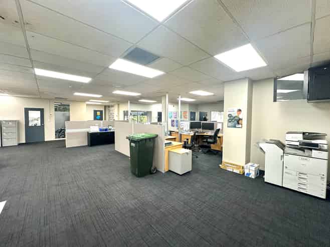 RARE ROSEDALE OFFICE - 15 CAR PARKS
