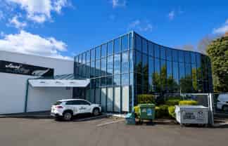 RARE ROSEDALE OFFICE - 15 CAR PARKS

