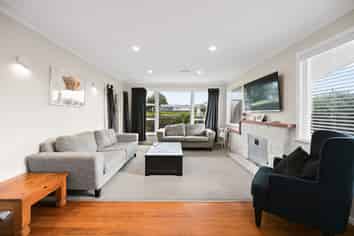 44 Bruce Avenue, Glenview