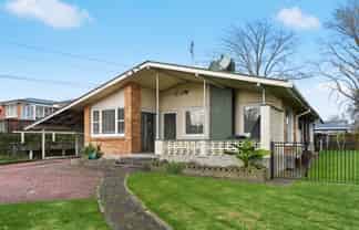 44 Bruce Avenue, Glenview