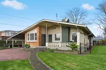 44 Bruce Avenue, Glenview
