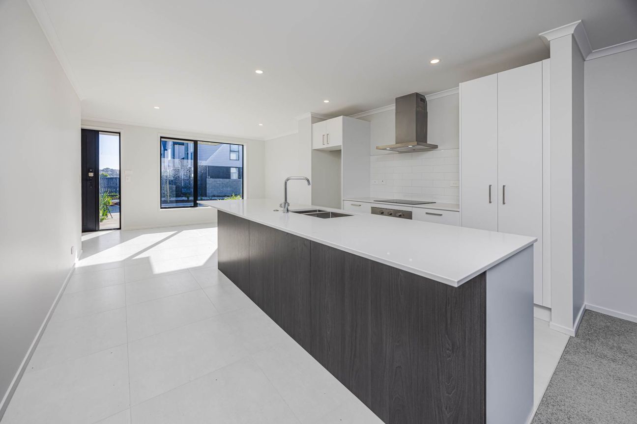 Modern Elegance Meets Low-Maintenance Living - Fler