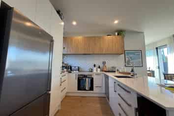 122 Warden St, Shirley