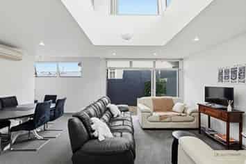 32B Elizabeth Street, Victoria