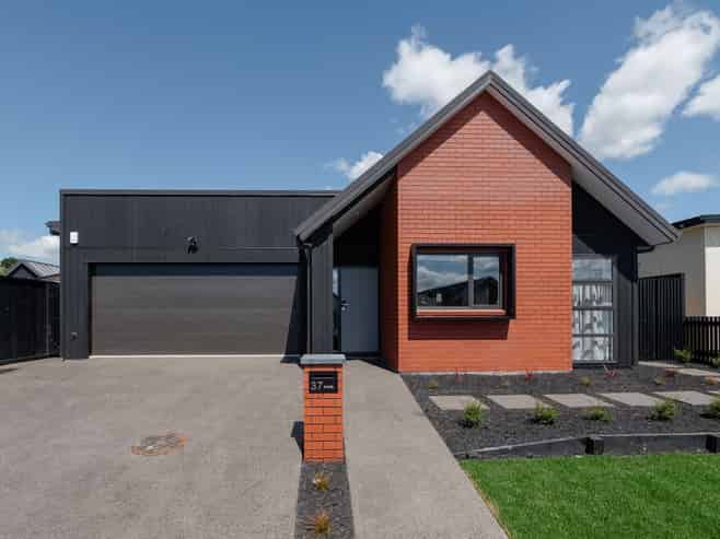 37 Earp Crescent, Chartwell