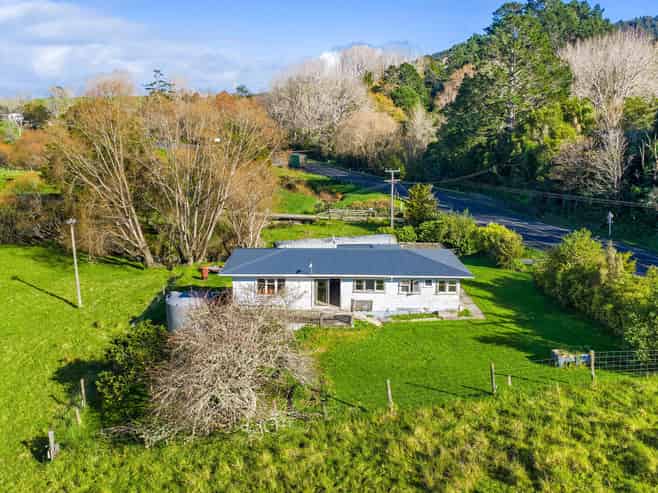 2416 State Highway 1, Brynderwyn
