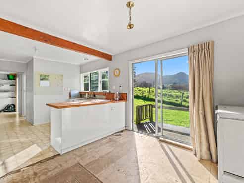 2416 State Highway 1, Brynderwyn
