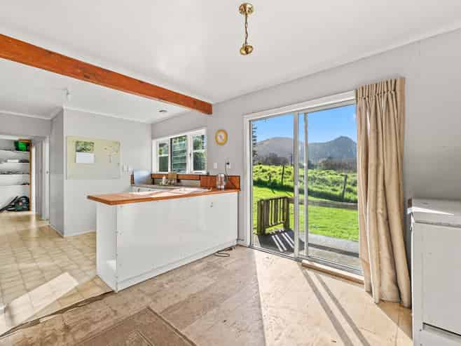 2416 State Highway 1, Brynderwyn