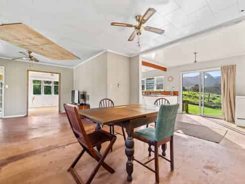 2416 State Highway 1, Brynderwyn