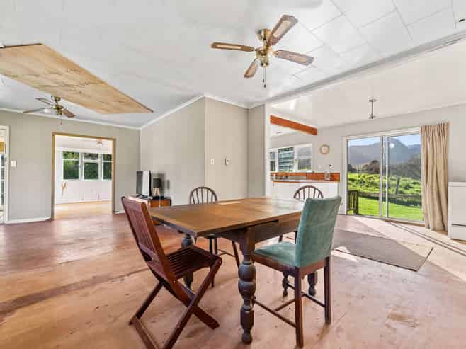 2416 State Highway 1, Brynderwyn