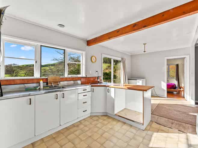 2416 State Highway 1, Brynderwyn