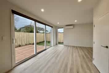 98D Geraldine Street, Edgeware