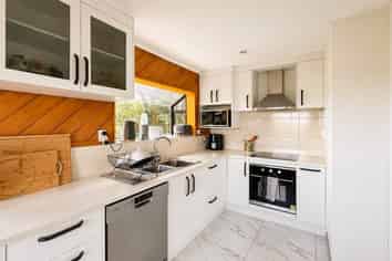 57B Girrahween Drive, Totara Vale
