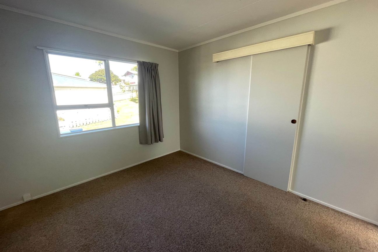 Newly decorated 3 bedroom family home - Aanzicht 3