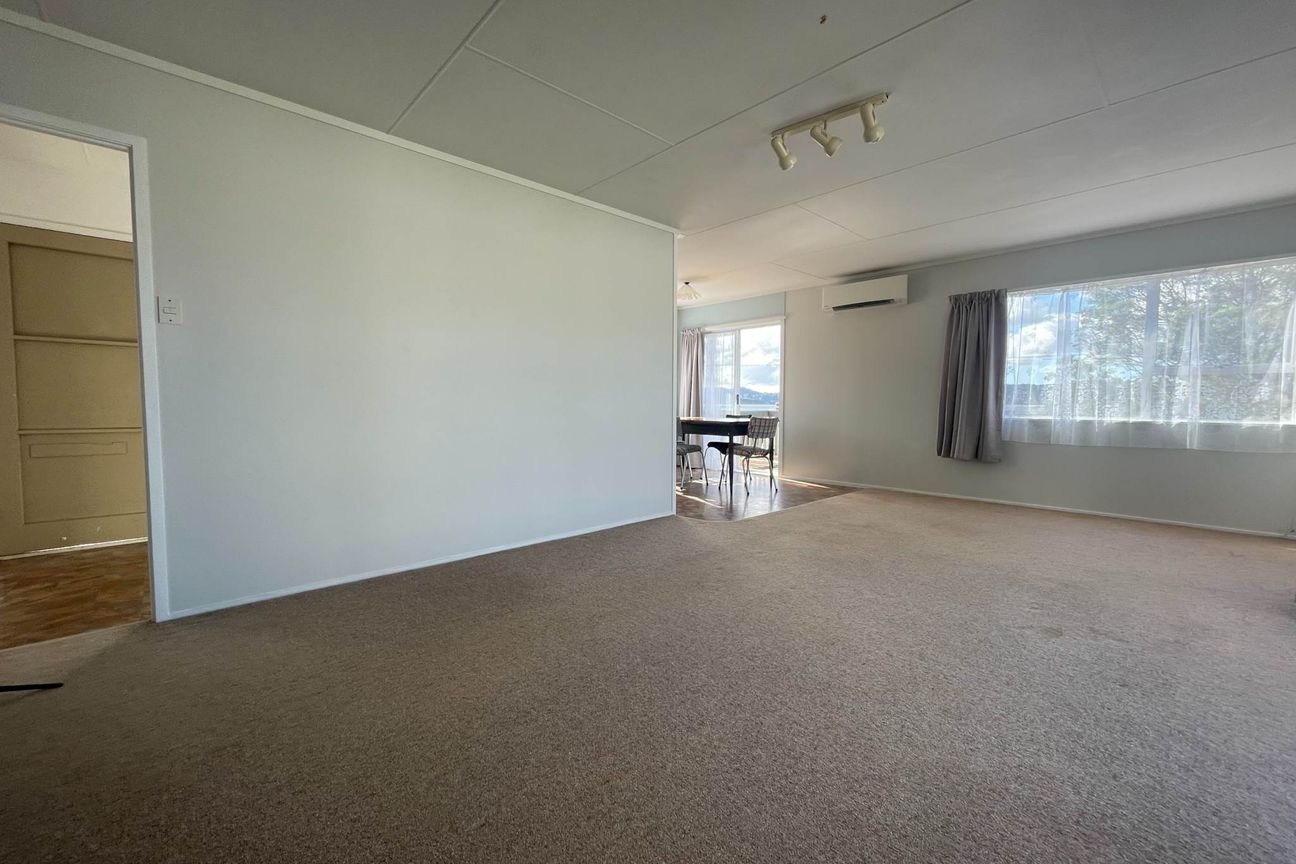 Newly decorated 3 bedroom family home - Aanzicht 4
