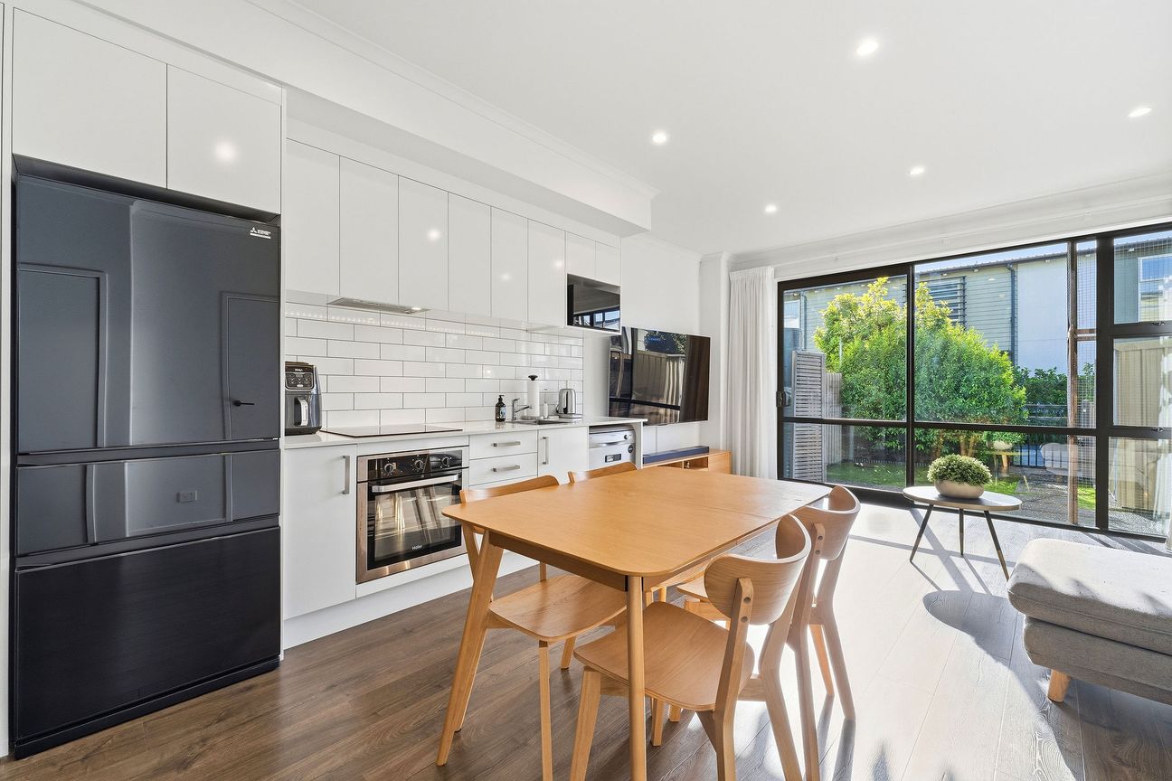 Easy Living in the Heart of Hobsonville - Meer