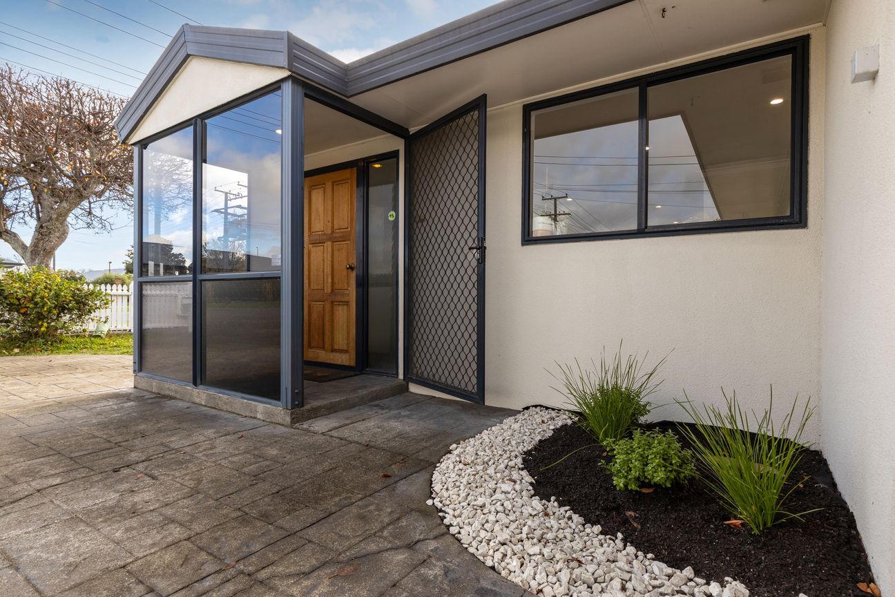 Modern Living, Genuine Motivation - Aanzicht 2