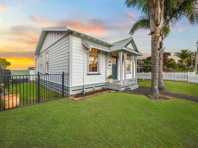 1/141 Colwill Road, Massey