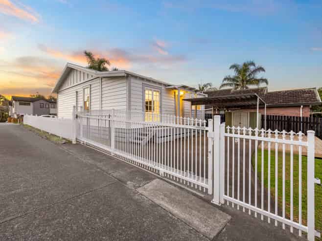 1/141 Colwill Road, Massey