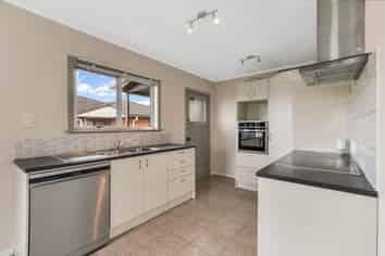 51 Tirimoana Road, Te Atatu South