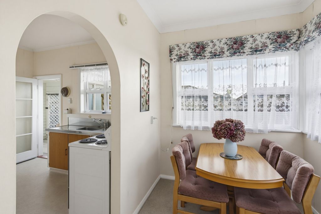Sunshine, Convenience and Easy-Care Living 1