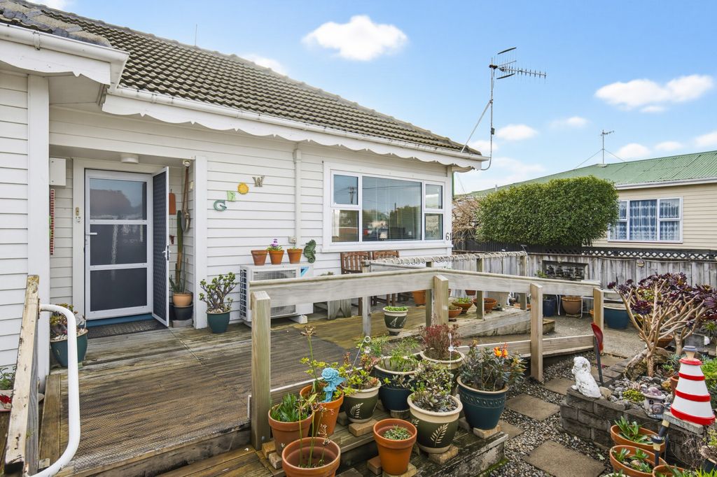 Sunshine, Convenience and Easy-Care Living 2