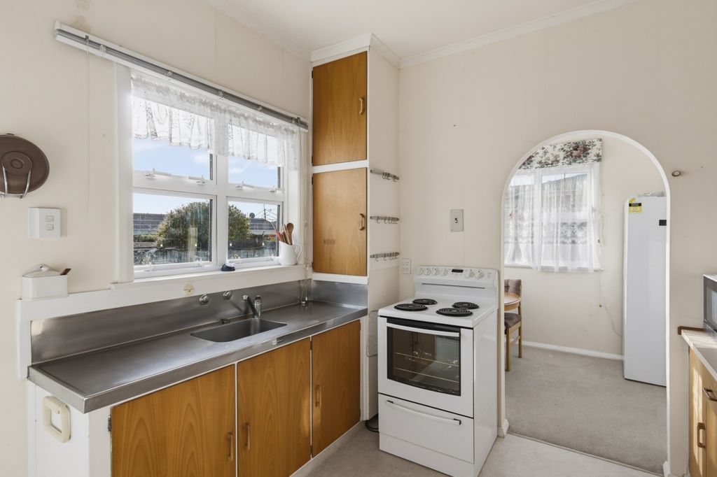 Sunshine, Convenience and Easy-Care Living 4