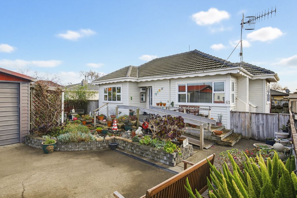 Sunshine, Convenience and Easy-Care Living 3