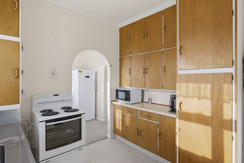 Sunshine, Convenience and Easy-Care Living 5