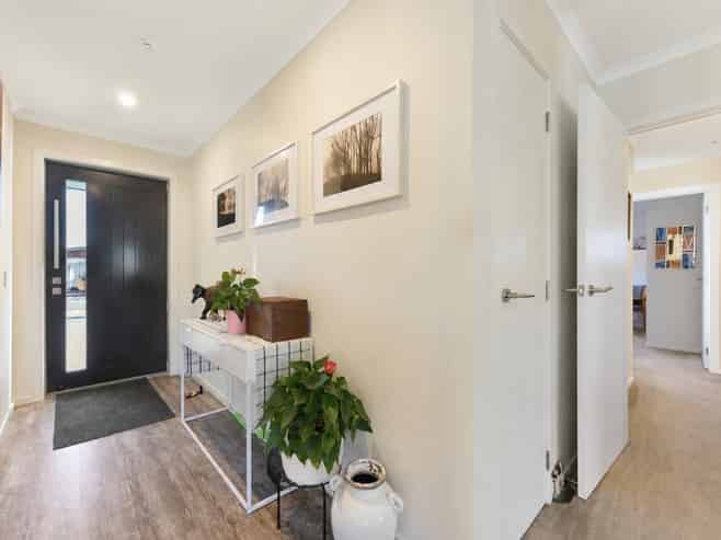 15 Midlane Crescent, Richmond