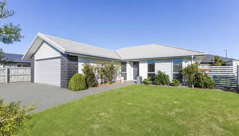 15 Midlane Crescent, Richmond