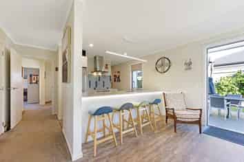 15 Midlane Crescent, Richmond