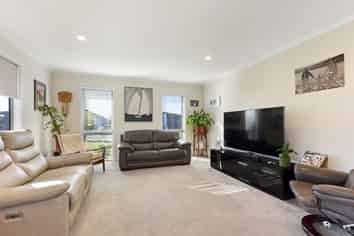 15 Midlane Crescent, Richmond