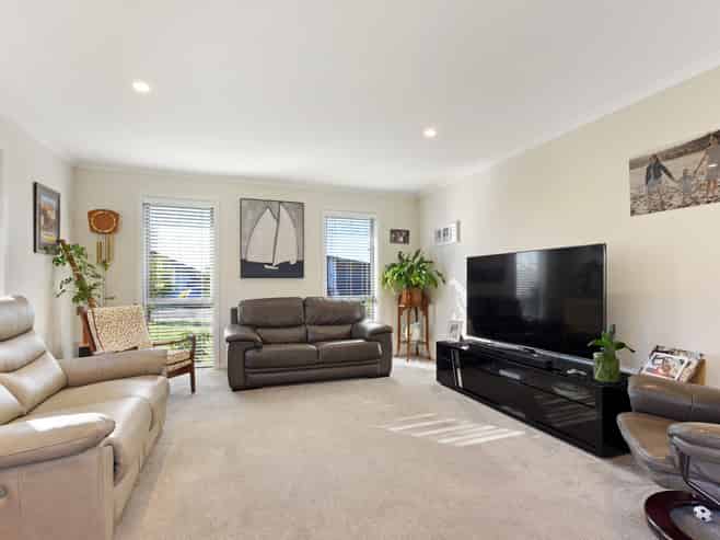 15 Midlane Crescent, Richmond