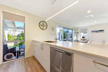 15 Midlane Crescent, Richmond