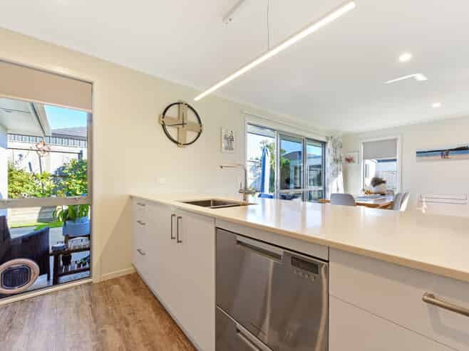 15 Midlane Crescent, Richmond