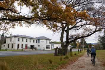 Duntroon Hotel & CycleStays