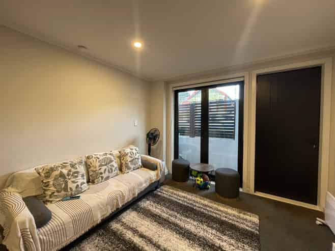 2F/11 Newtown Avenue , Newtown
