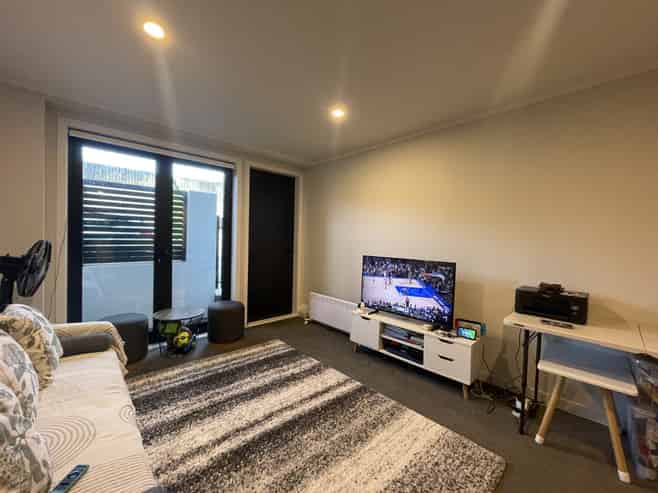 2F/11 Newtown Avenue , Newtown