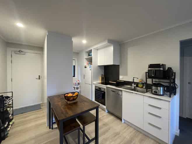 2F/11 Newtown Avenue , Newtown