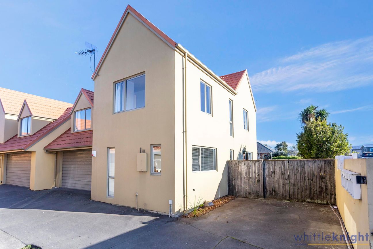 3 Bedrooms, Double Garage and in Top School Zones! - Widok 5