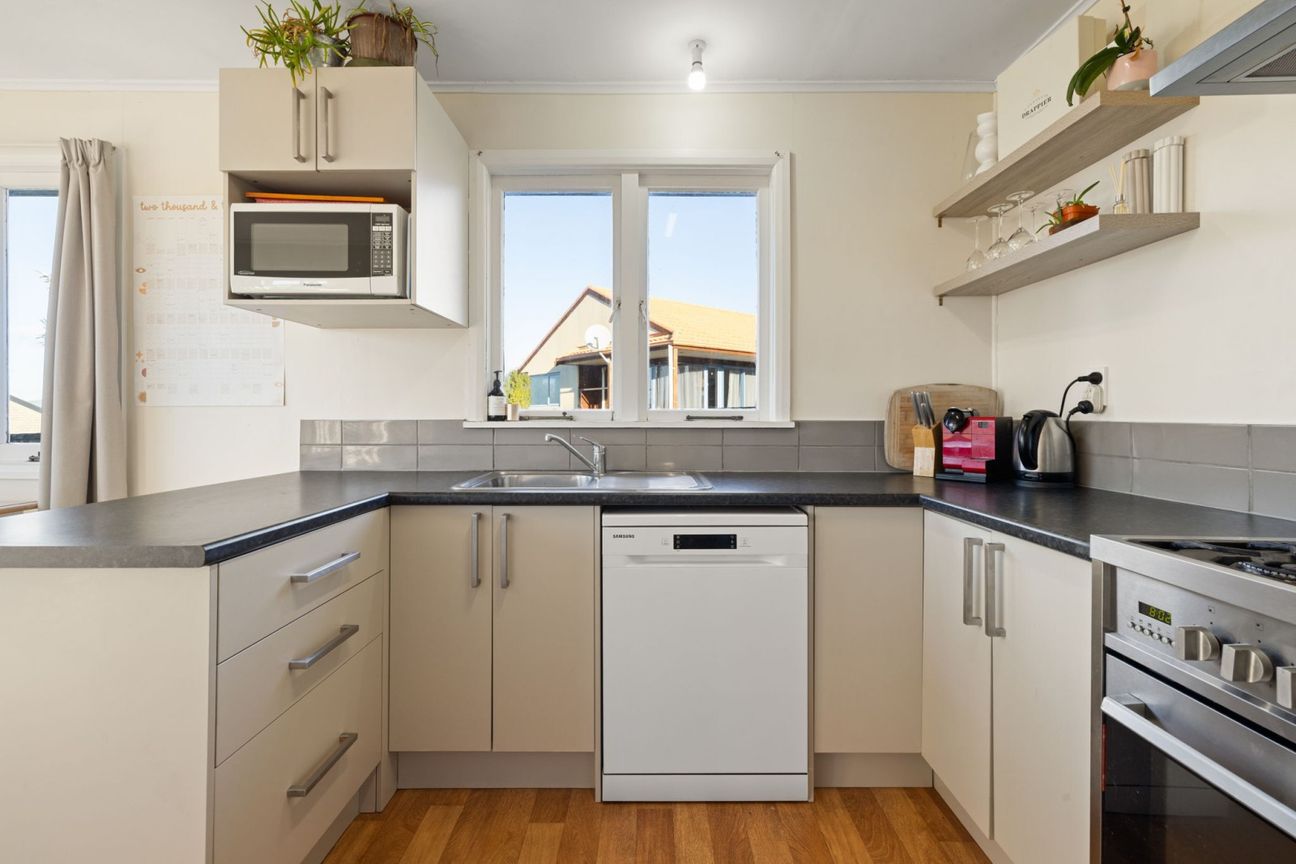 Renovated, fresh and ready, Aberdeen School Zone - Meer