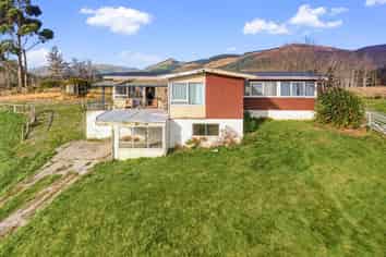 23/25 Gorge Road, Clinton and Surrounds